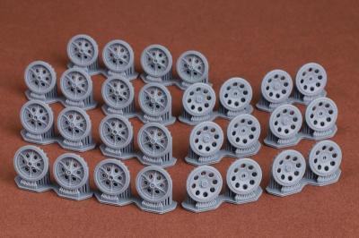 Sd.Kfz 251. roadwheel set with hollowed hubs
