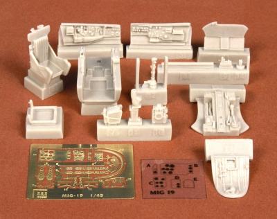 MIG-19 PM cockpit set