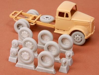 Kfz.385 wheel set (late 8-bolt type)