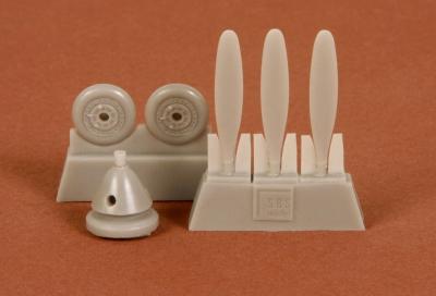 P-39Q/N Propeller set and main wheels