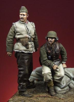Hungarian Motorized Artillery Officer & NCO