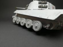 Sd.Kfz 182. 'King Tiger' roadwheel set - 5.